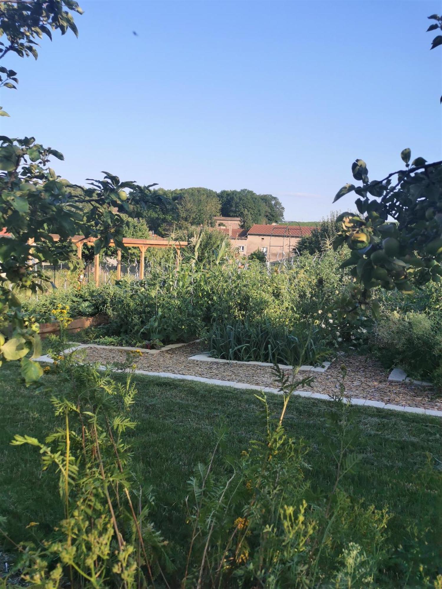 Au Jardin Des Deux Roches Panzió Prissé Kültér fotó